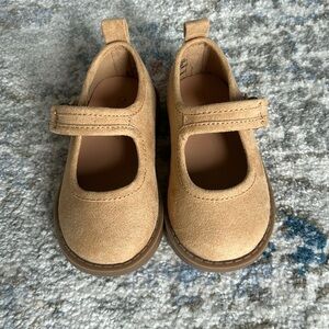 Old navy Tan Maryjane’s Toddler Size 5 (Never worn!)